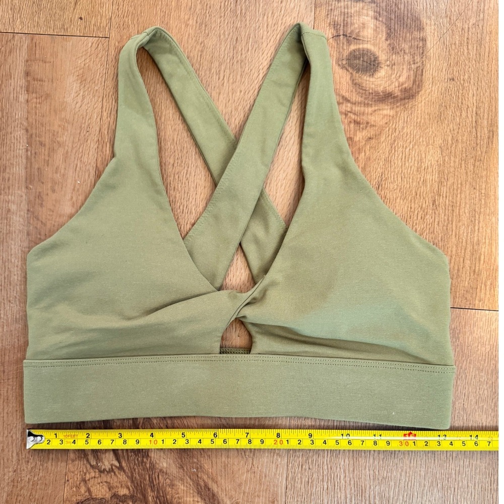 Fabletics Oasis Twist Front Sports Bra Sage Green Crisscross Back Medium - Picture 6 of 7